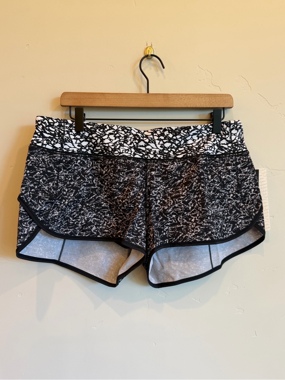 LULULEMON ATHLETICA Black & White Speed Short H2O